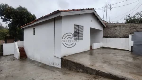 Aluga-se Casa Térrea 2 quartos , sala ,cozinha e banheiro.