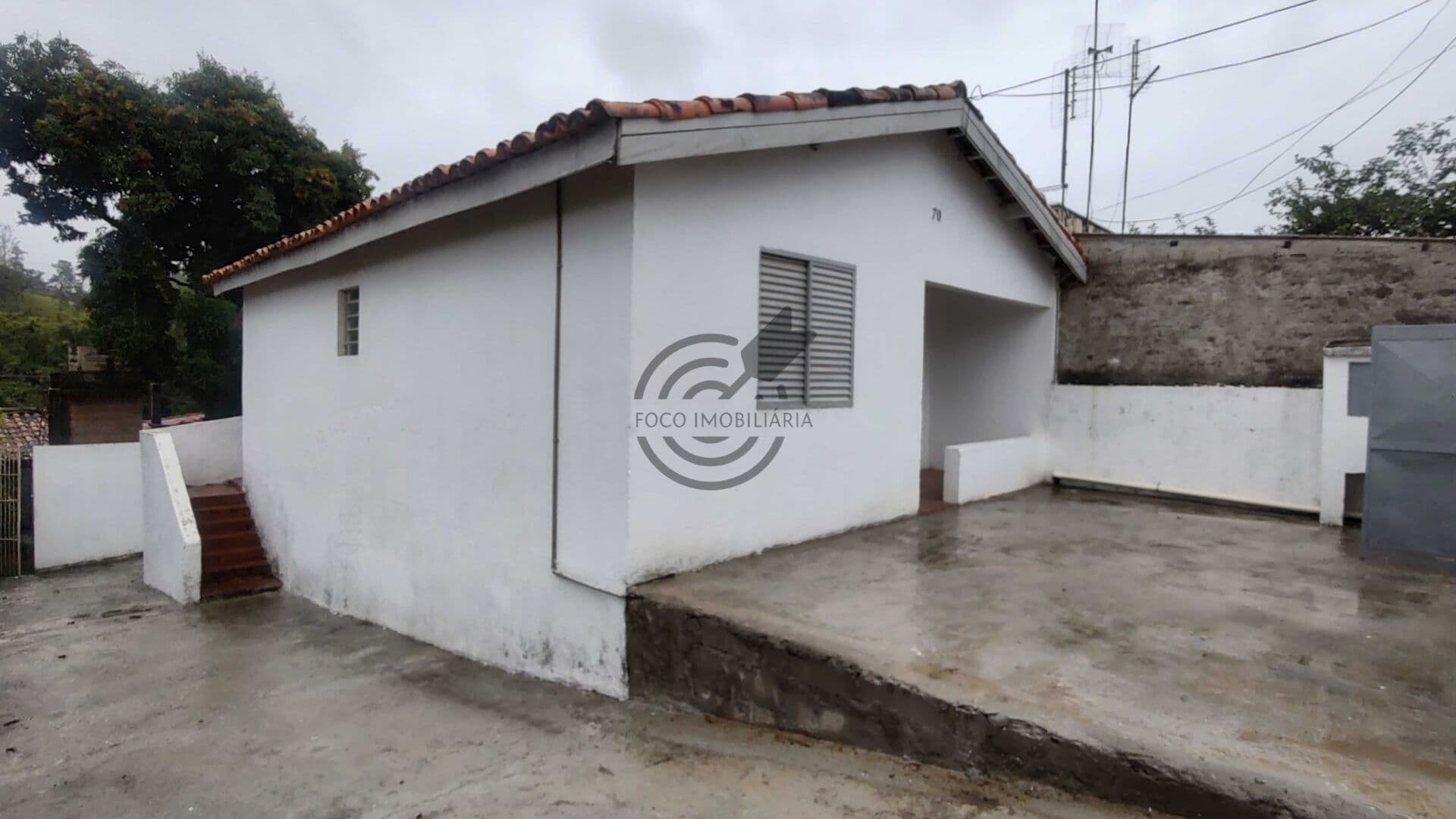 Aluga-se Casa Térrea 2 quartos , sala ,cozinha e banheiro.
