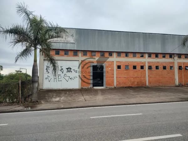 Galpão Industrial com pátio e doca .