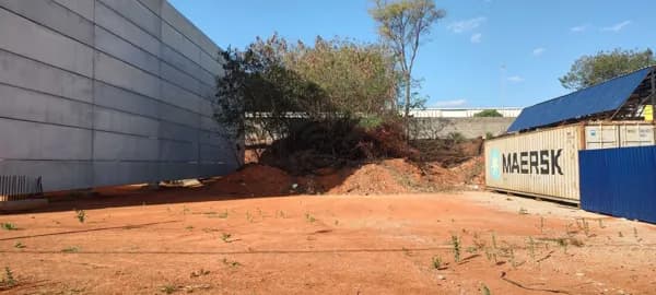 Terreno de 1000m2 em Loteamento industrial aberto.