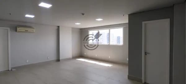 Sala comercial em edifício no Parque Bela Vista