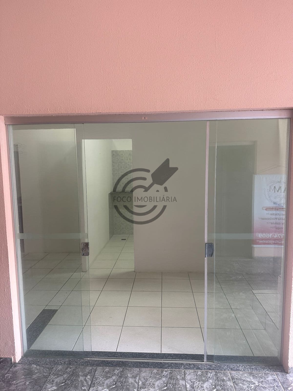 Sala comercial na Avenida Itavuvu