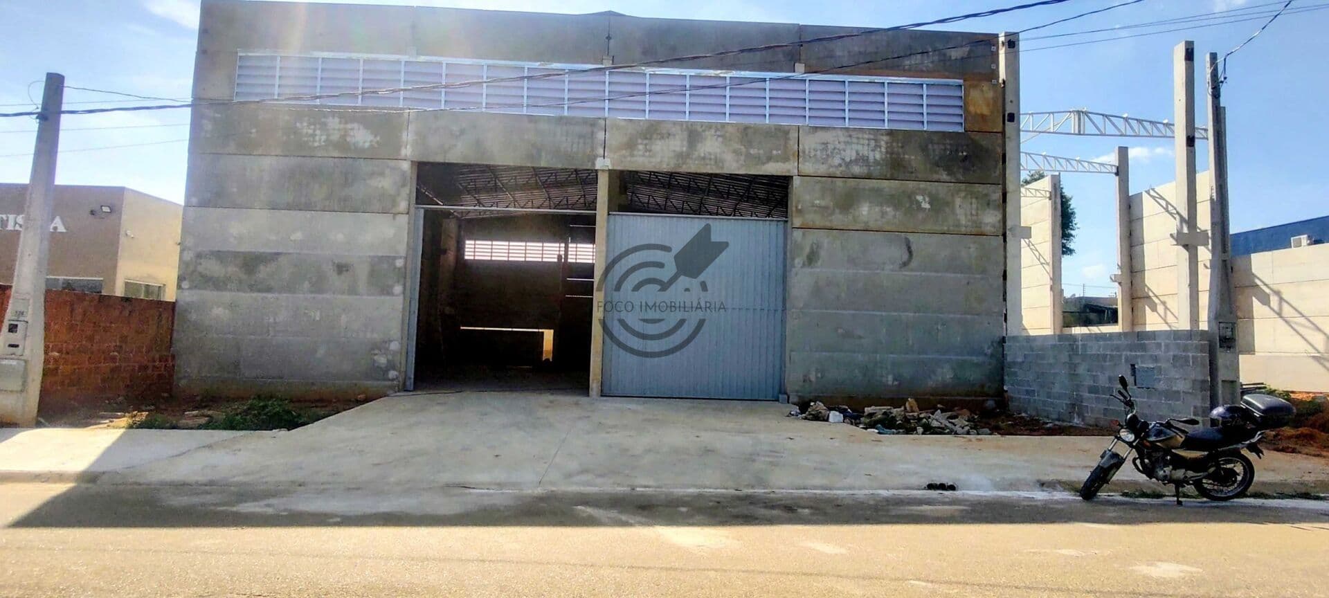 Galpão Logístico ou comercial frente à Av Paraná.
