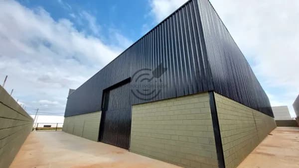 Galpão Industrial com 1500m2 ideal para empresas , transportadoras .