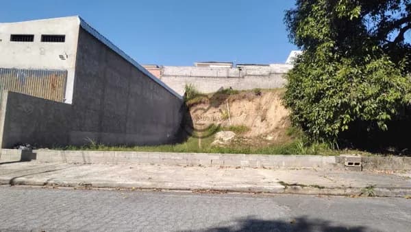 TERRENO COMERCIAL FRENTE AO CONDOMÍNIO GRAMADOS ZONA LESTE DE SOROCABA, ACEITA TROCA POR CASA OU APARTAMENTO.