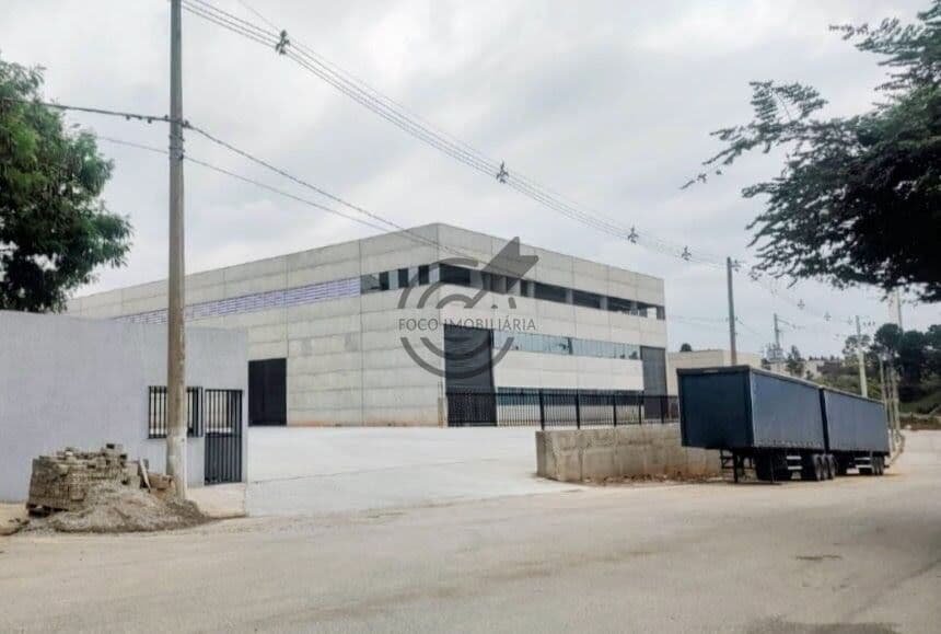 Pavilhão/Galpão Industrial com pátio e guarita.