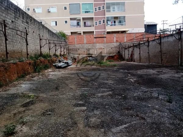 Terreno plano 360m² á venda em Sorocaba rua Ministro Saldado Filho.