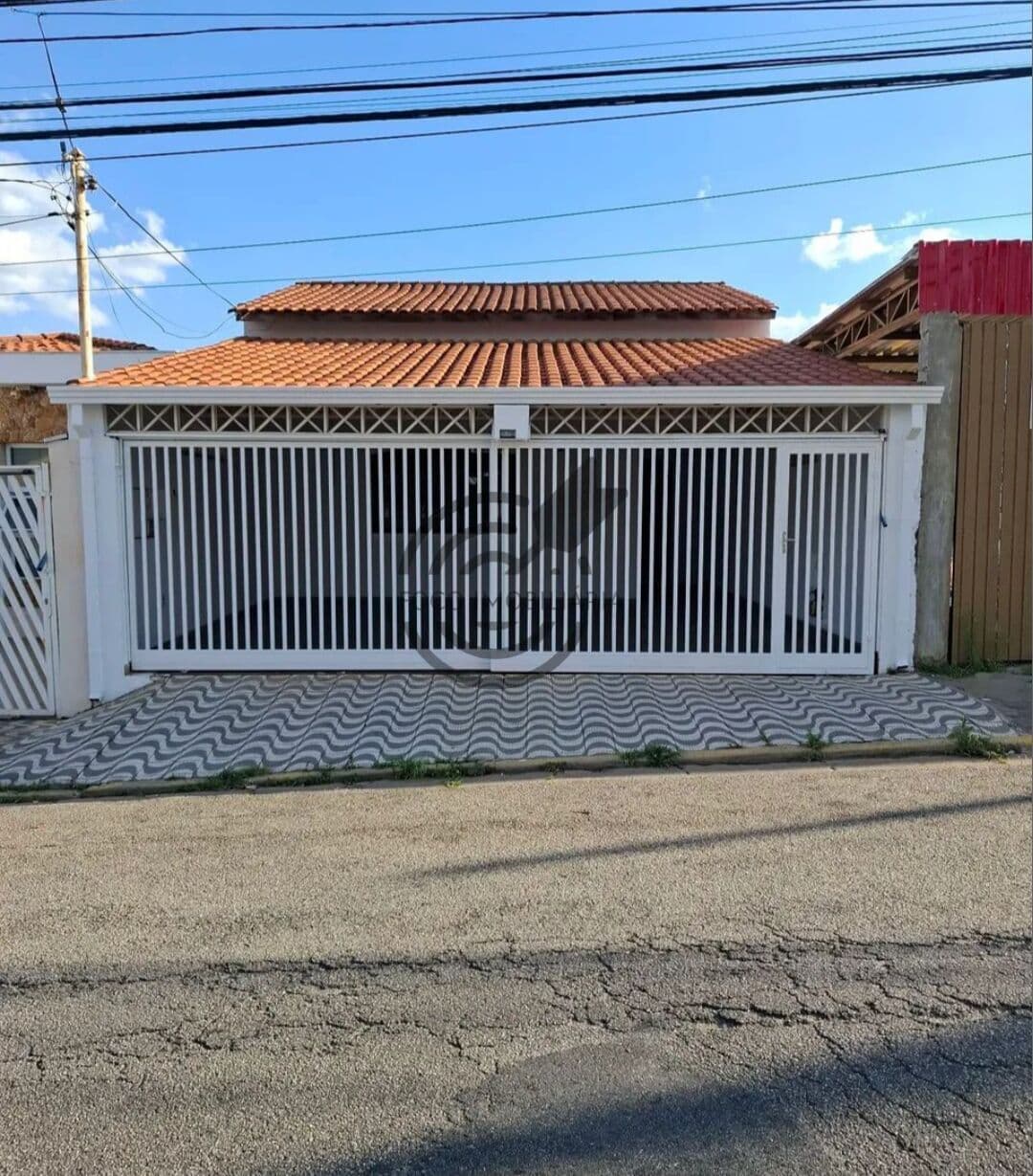 Casa Térrea com edícula perto do centro de Votorantim.