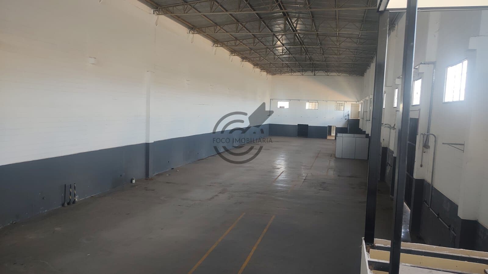 OPORTUNIDADE ! ALUGA-SE GALPÃO 1.200M² ZONA INDUSTRIAL DE SOROCABA !