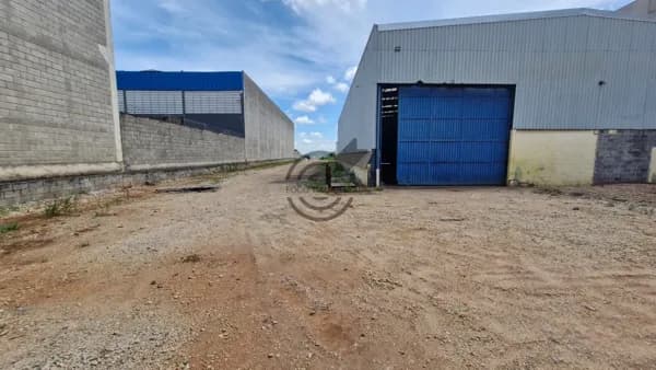 Galpão Industrial no bairro Iporanga com pátio excelente localização ,prox da Unip.