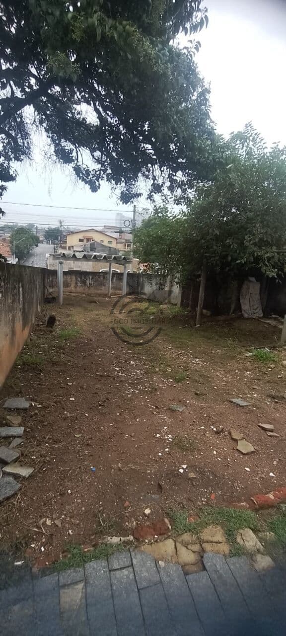 Terreno com edícula na Barcelona