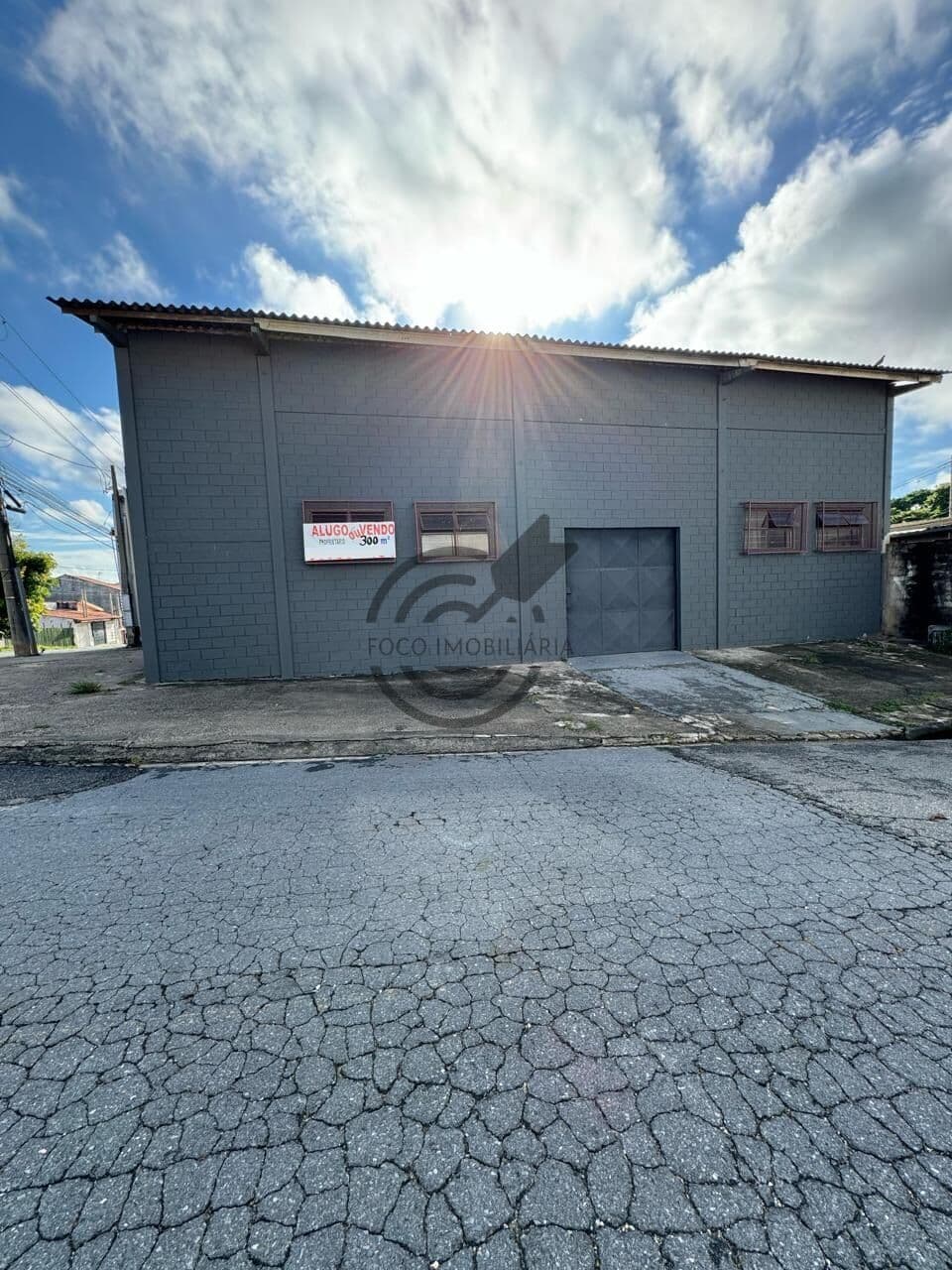 Salão comercial com cozinha na Vila Barão