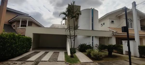 Casa em condomínio no Parque Campolim