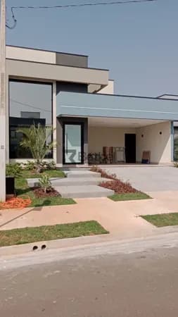 Casa em Condomínio com 3 suítes e piscina
