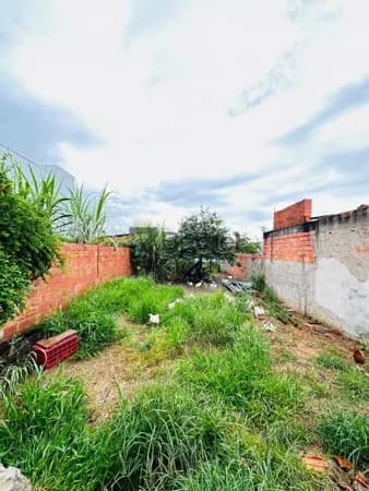 Terreno em bairro