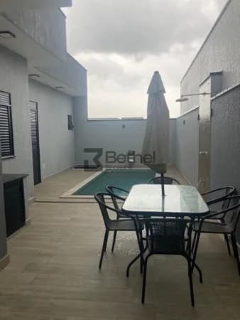 Casa em Condomínio