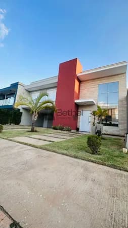 Sobrado de Alto Padrão em Condomínio