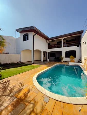 Casa com piscina, área gourmet e 4 vagas à venda em Santa Bárbara d’Oeste - R$ 990.000
