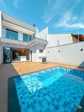 Sobrado com 212 m², 3 Suítes e Área Gourmet Integrada no Residencial Nardini