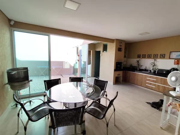 💠 Casa com 3 quartos, suíte, closet, varanda Gourmet com Churrasqueira no bairro Alto Umuarama.