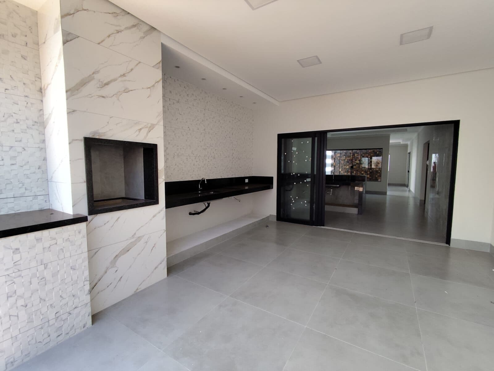 🏠 Casa com 3 quartos, suíte moderna e muito bem localizada.