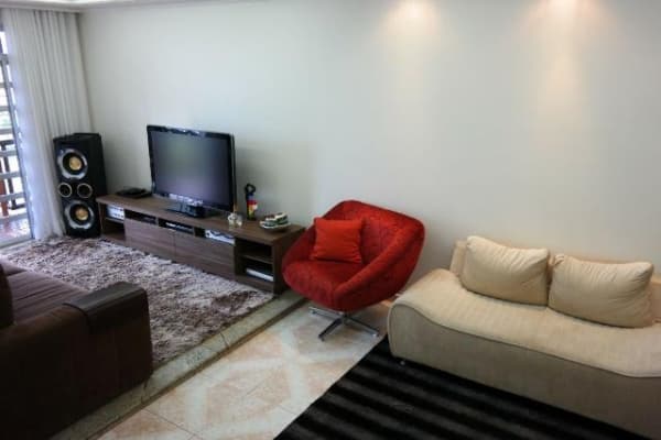 Apartamento com espaço de sobra (125m²) com 3 quartos e suíte!!! Perto de comércios, UFU, Center Shopping, restaurantes, lojas, bancos e escolas.