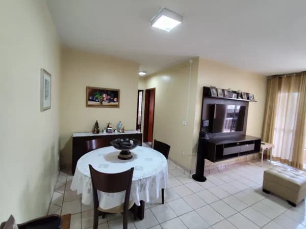 🔑 Apartamento com 86m² - 3 quartos, suíte, ar condicionado, todo com armários no bairro Brasil.