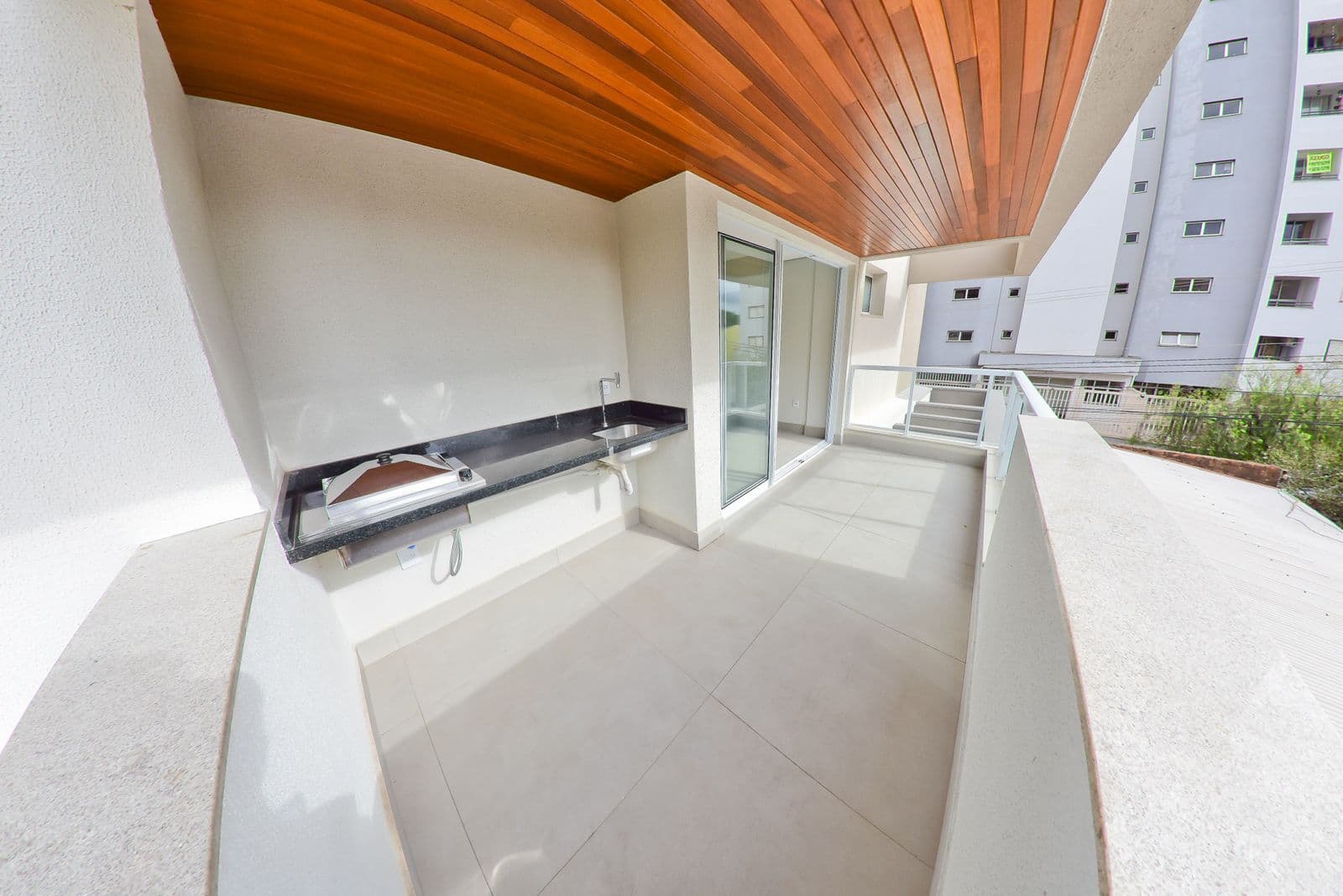 🎯 Apartamento novo com 3 quartos, sendo 1 suíte e varanda Gourmet perto da Ufu e do Center Shopping.