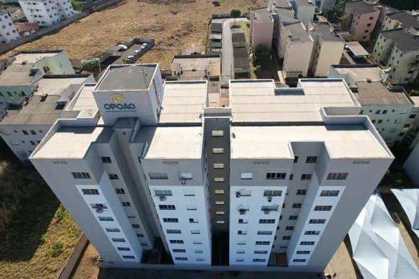 🎯 Apartamento com 2 quartos e elevador muito bem localizado!!!