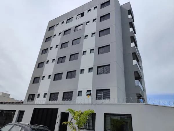 📌 Apartamento novo com elevador - 2 quartos sendo 1 suíte com elevador e sacada.