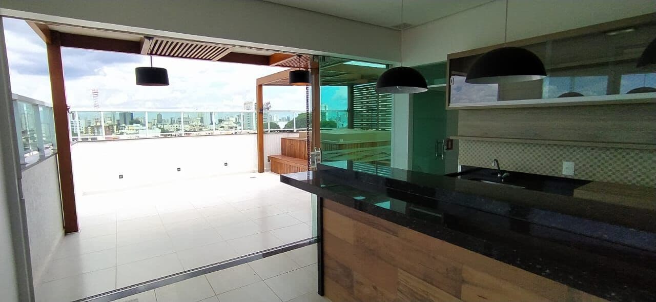 Cobertura duplex com 4 quartos (2 suítes), churrasqueira na varanda e ofurô no bairro Aparecida, perto o Center Shopping e UFU.