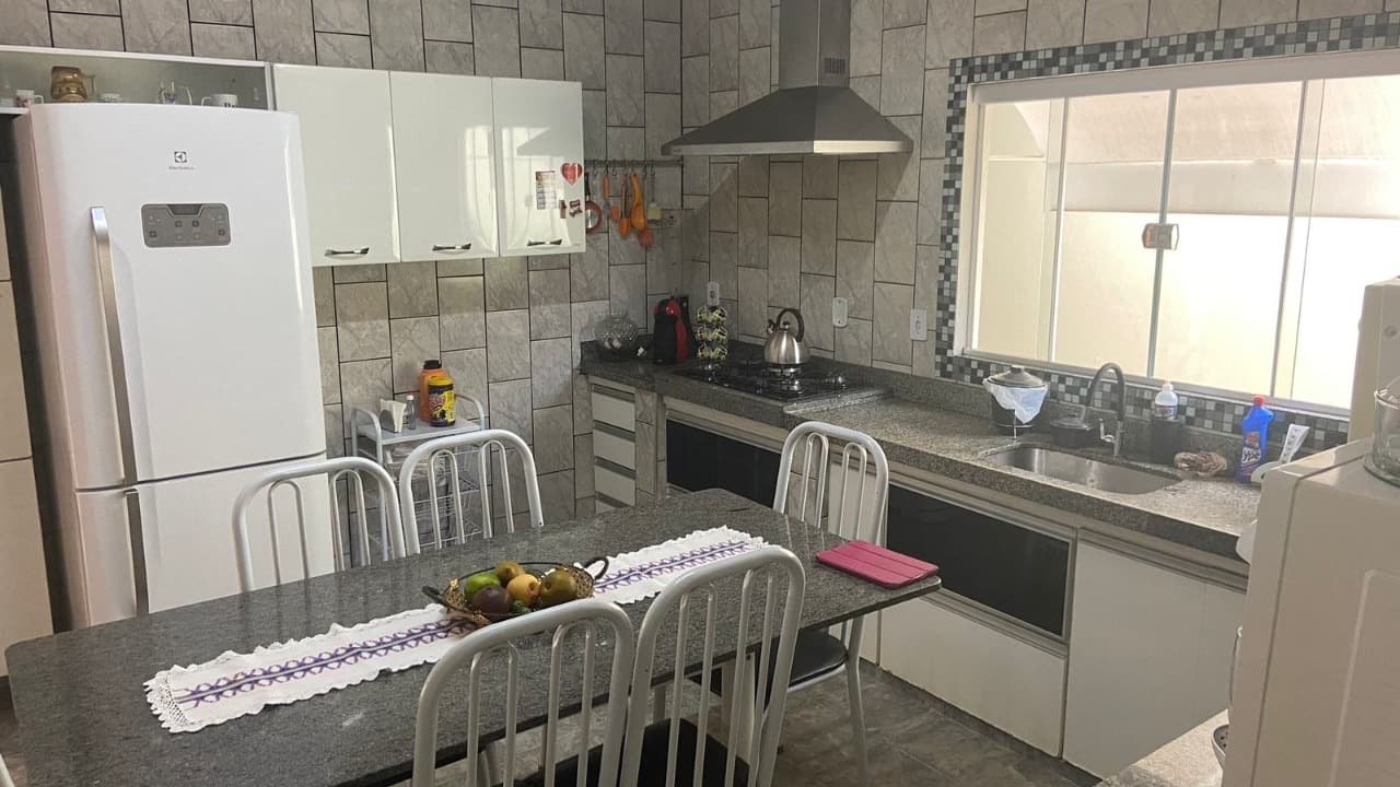 Casa com 3 quartos (suíte) no bairro Jardim das Palmeiras perto de supemercados, lojas, escolas e muito mais.