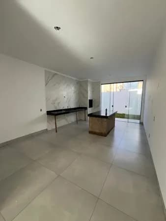 📍 Sobrado novo com 3 quartos, suíte, churrasqueira, acabamento de primeira linha no bairro Vida Nova.