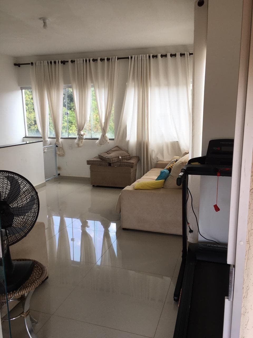 Sobrado no bairro Gramado, pertinho do setor industrial de Uberlândia, perto de supermercados, escolas, padaria, farmácia e muito mais.