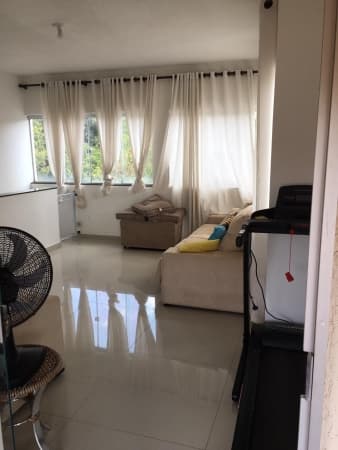 Sobrado no bairro Gramado, pertinho do setor industrial de Uberlândia, perto de supermercados, escolas, padaria, farmácia e muito mais.