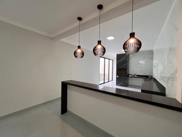 🚀 Casa alto padrão de acabamento com 3 suítes no bairro Alto Umuarama - ao lado do Granja Marileusa.