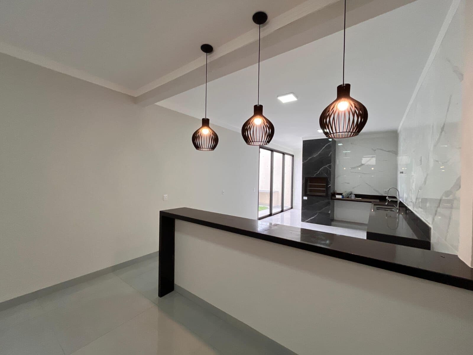 🚀 Casa alto padrão de acabamento com 3 suítes no bairro Alto Umuarama - ao lado do Granja Marileusa.