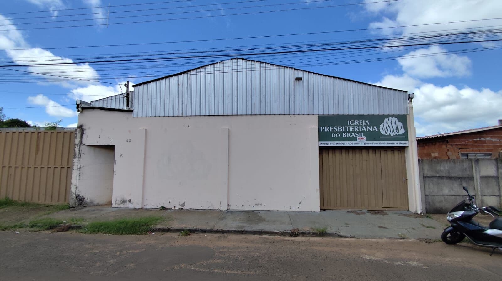 📍 Galpão comercial com 300m² no terreno de 360m² com espaço interno coberto para vários estilos de comércios!