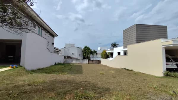 💠 Terreno de 386 m² muito bem localizado no condomínio Jardins Barcelona - Zona Sul de Uberlândia.