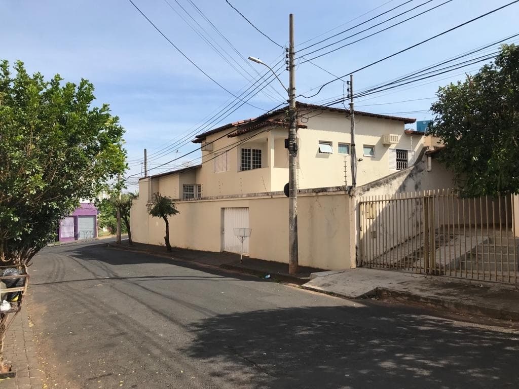 Encante-se por esta casa aconchegante, localizada em uma das áreas mais valorizadas do bairro Tabajaras.