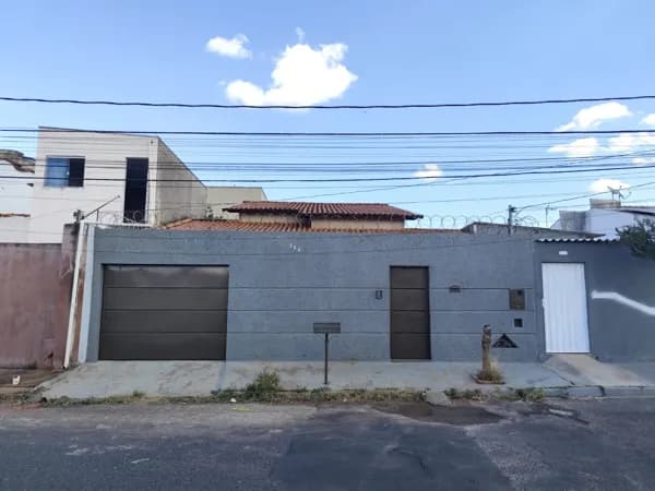 🌀 Casa com 3 quartos, suíte (terreno de 300m²) no bairro Granada, perto do sup. Bahamas.