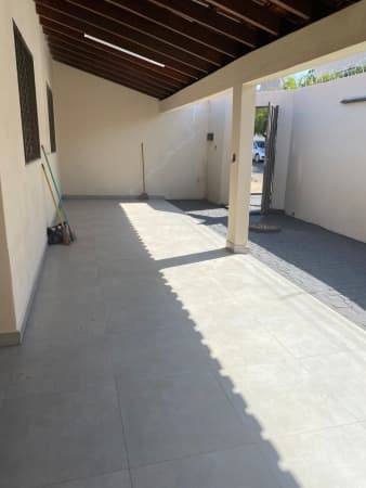 Casa situada no coração do bairro Jardim Patrícia, com acabamento muito bom e ainda pertinho de bancos, psoto de gasolina, supemercados, escolas em um centro comércial na avenida principal.