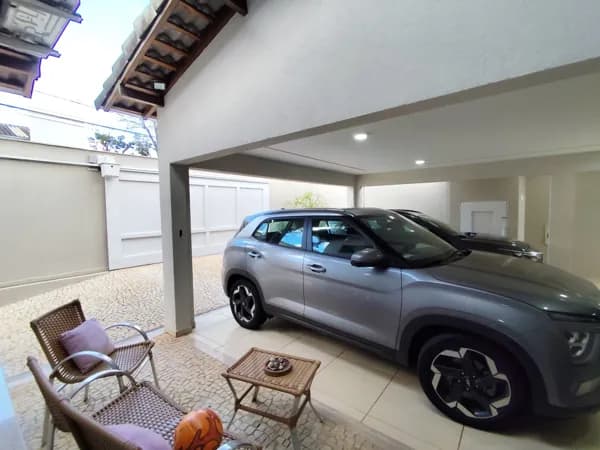 🔑 Casa alto padrão de esquina perto da av. Rondon Pacheco em local muito valorizado da cidade de Uberlândia.