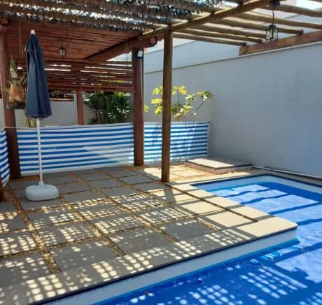 Sobrado de Alto Padrão com 4 suítes e piscina no Condomínio Royal Park – Uberlândia 🏡✨