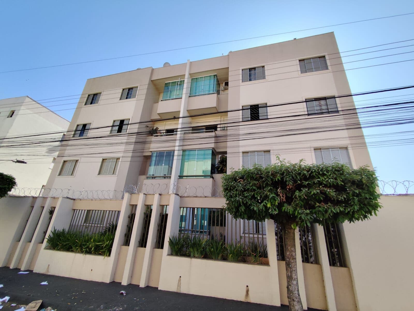🔊 Oportunidade de morar perto da UFU em um apartamento de 82m² com 3 quartos, suíte e sacada.
