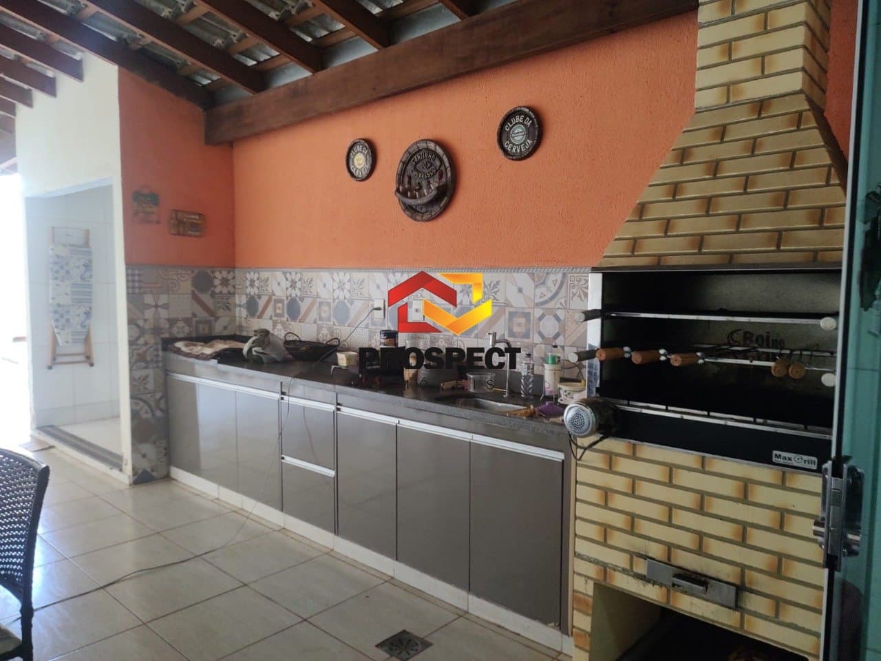 More no bairro Novo Mundo, uma das regiões mais valorizadas de Uberlândia, próximo de terminal de ônibus, supermercado, escola, restaurante e fácil acesso ao Center Shopping e UFU.