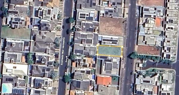 💰 Terreno plano, de gaveta (vizinhos nos 3 lados) - 250 m², sol da manhã e infraestrutura pronta.