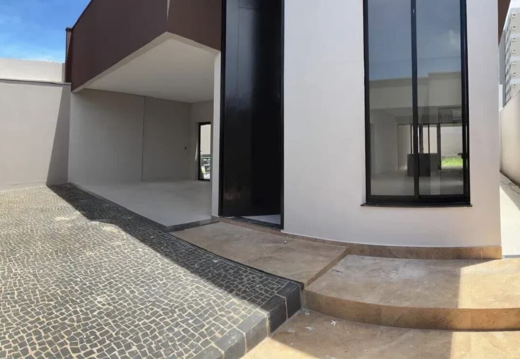 🌀 Casa nova e moderna com 3 quartos, suíte, varanda gourmet com churrasqueira perto do aeroporto de Uberlândia.