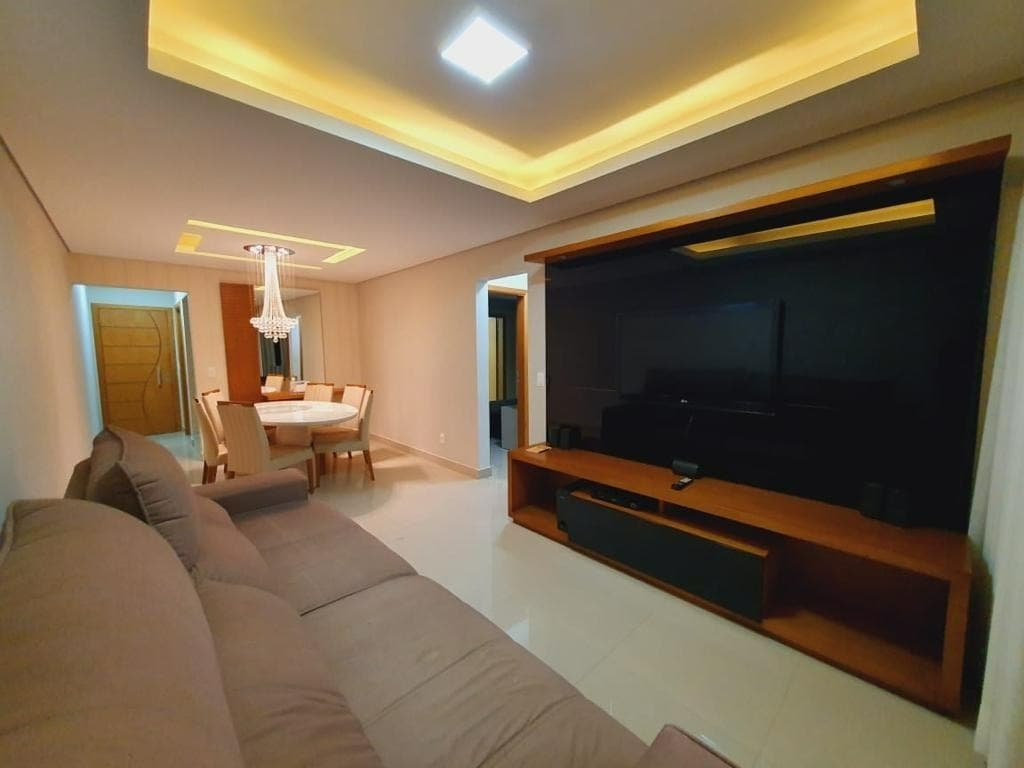 🏙️ Esta magnífica cobertura, situada em uma torre exclusiva, oferece uma área privativa de 150m², proporcionando conforto e elegância em todos os ambientes.