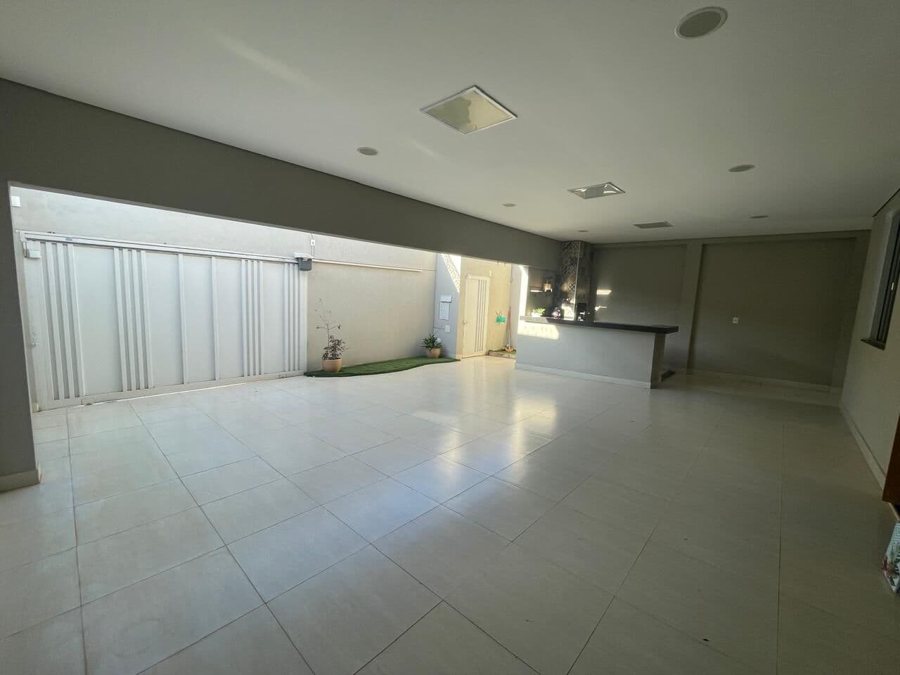🔑 Casa com Energia Solar, 3 Quartos (1 Suíte com Closet e Banheira) – Próxima ao Aeroporto e Granja Marileusa.
